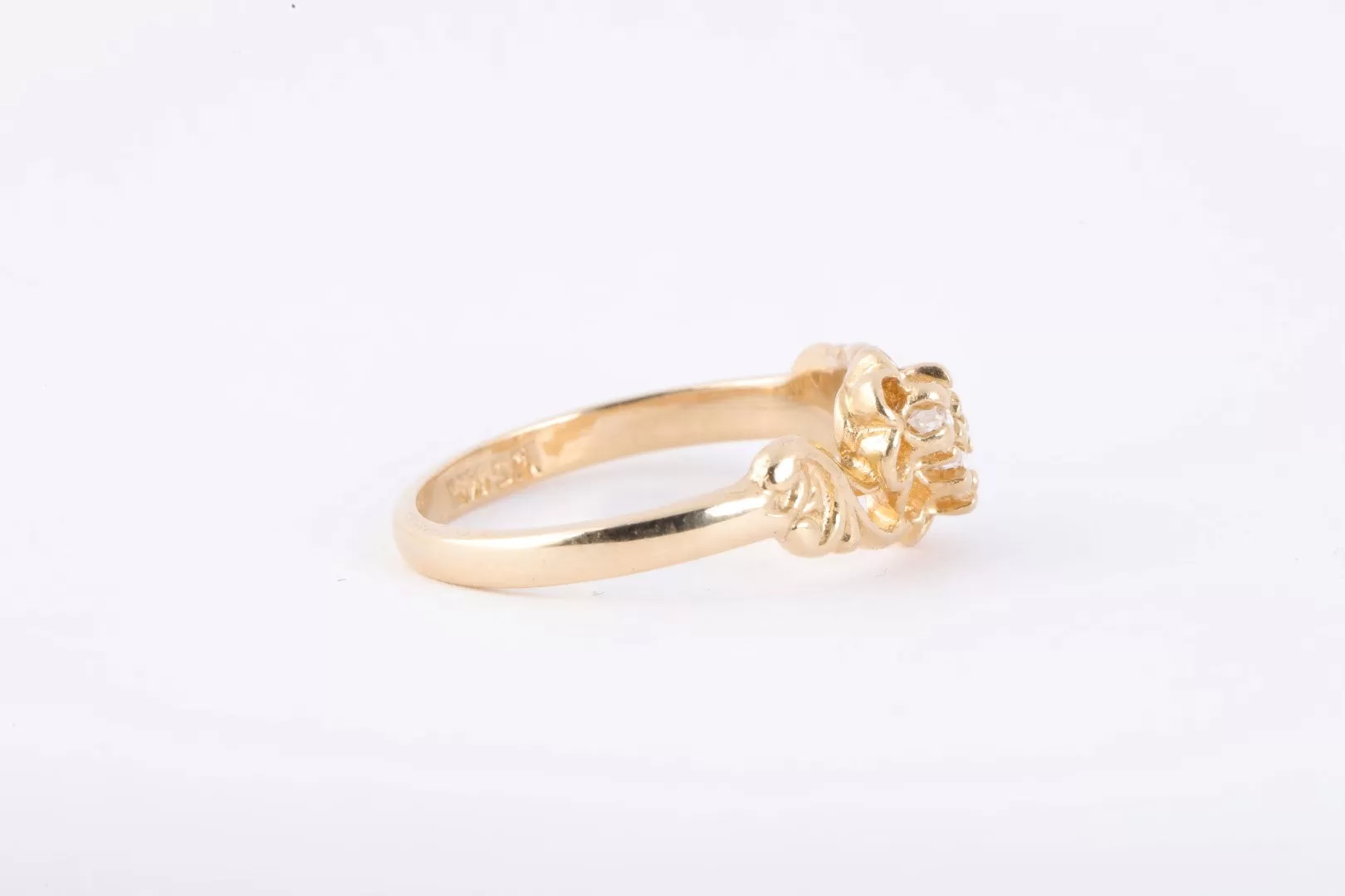 14k Yellow Gold 0.12tcw Diamond Flower Ring Size 6.5 (2.70g.)