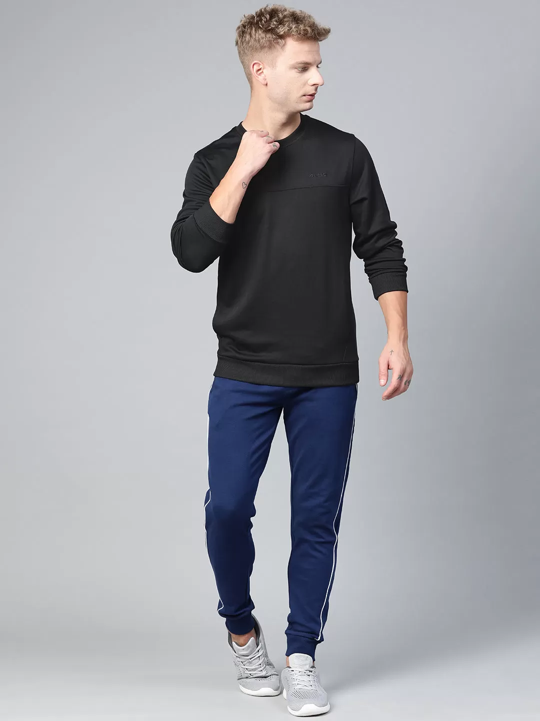 Alcis Men Black Solid Sweatshirt