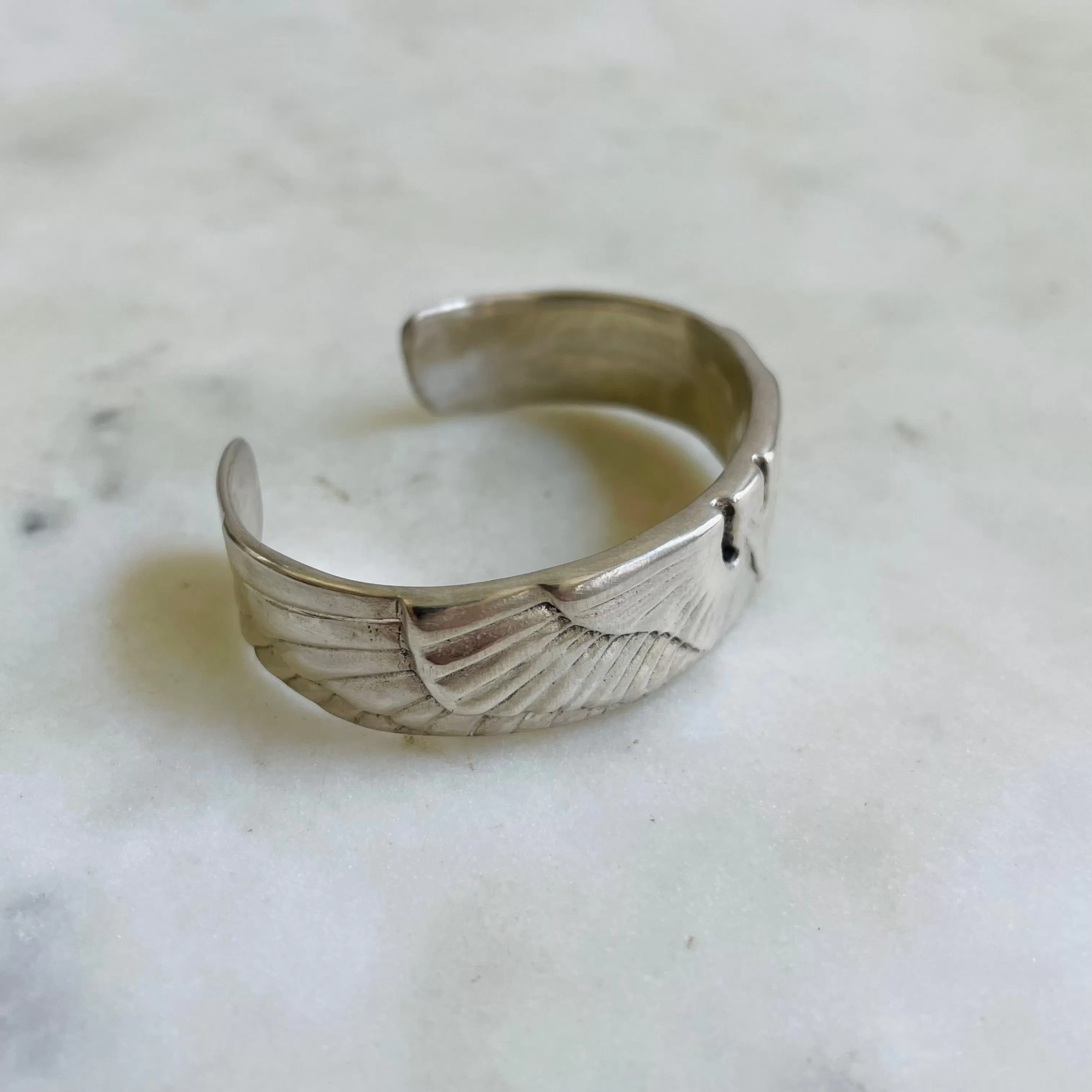 CHILD'S PELICAN CUFF