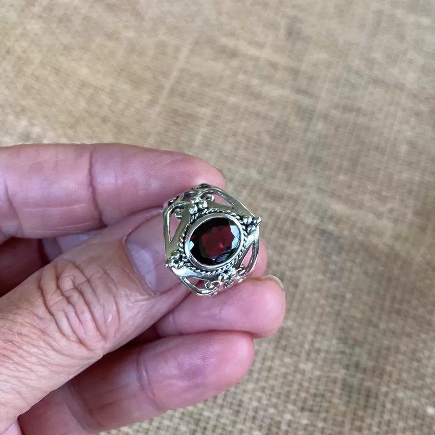 Garnet Ring - Surya