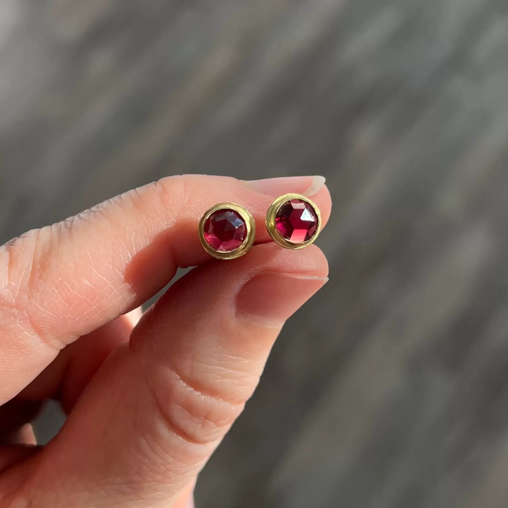 Medium garnet studs