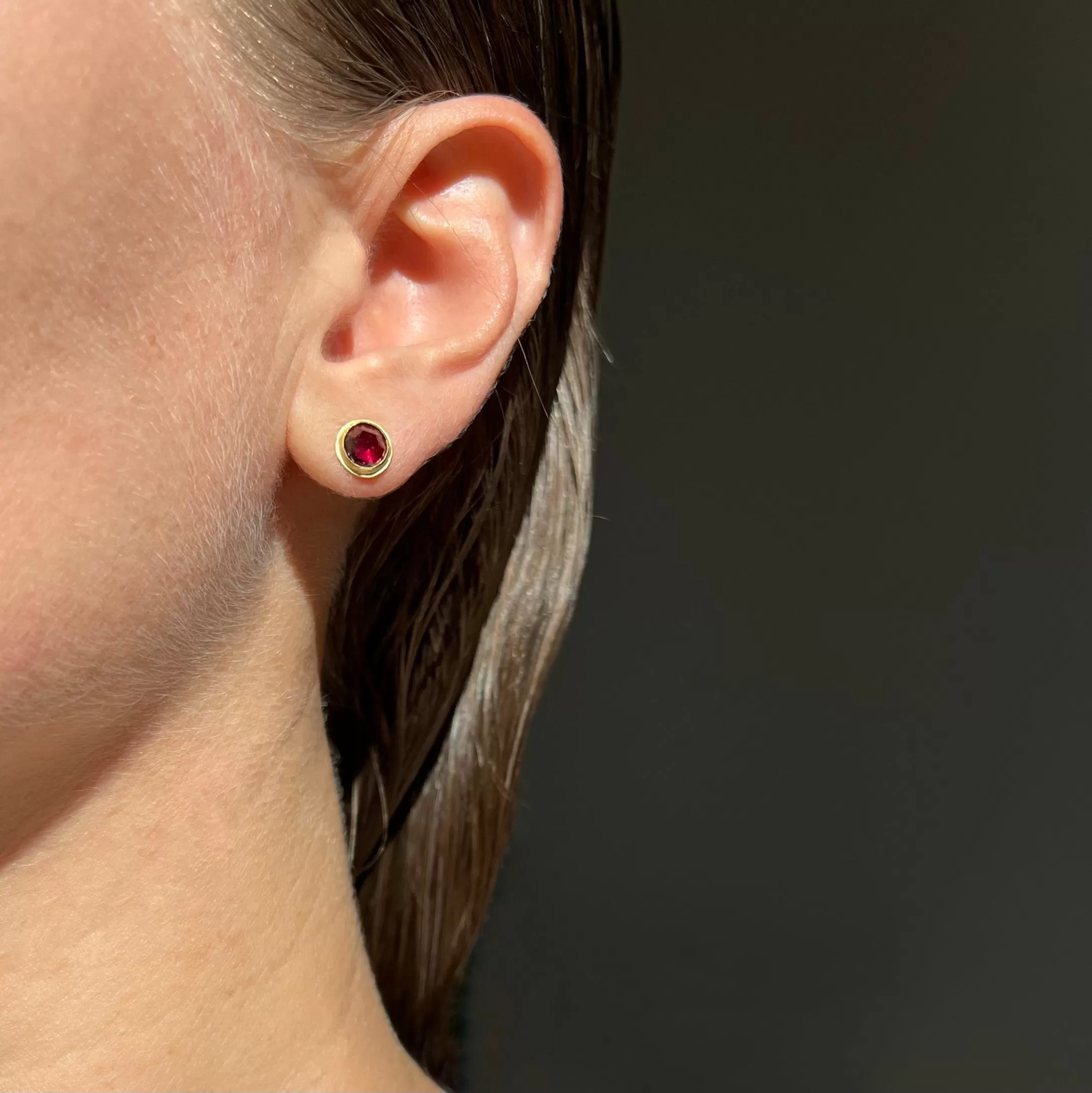 Medium garnet studs