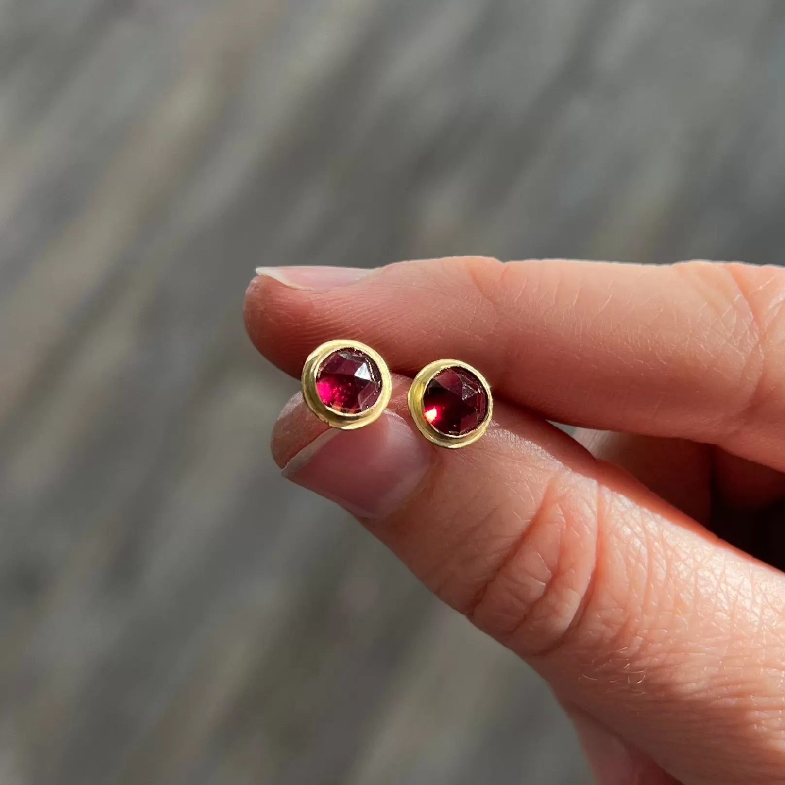 Medium garnet studs