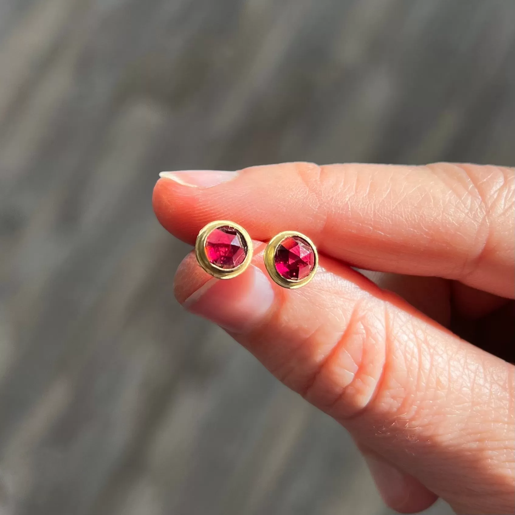 Medium garnet studs