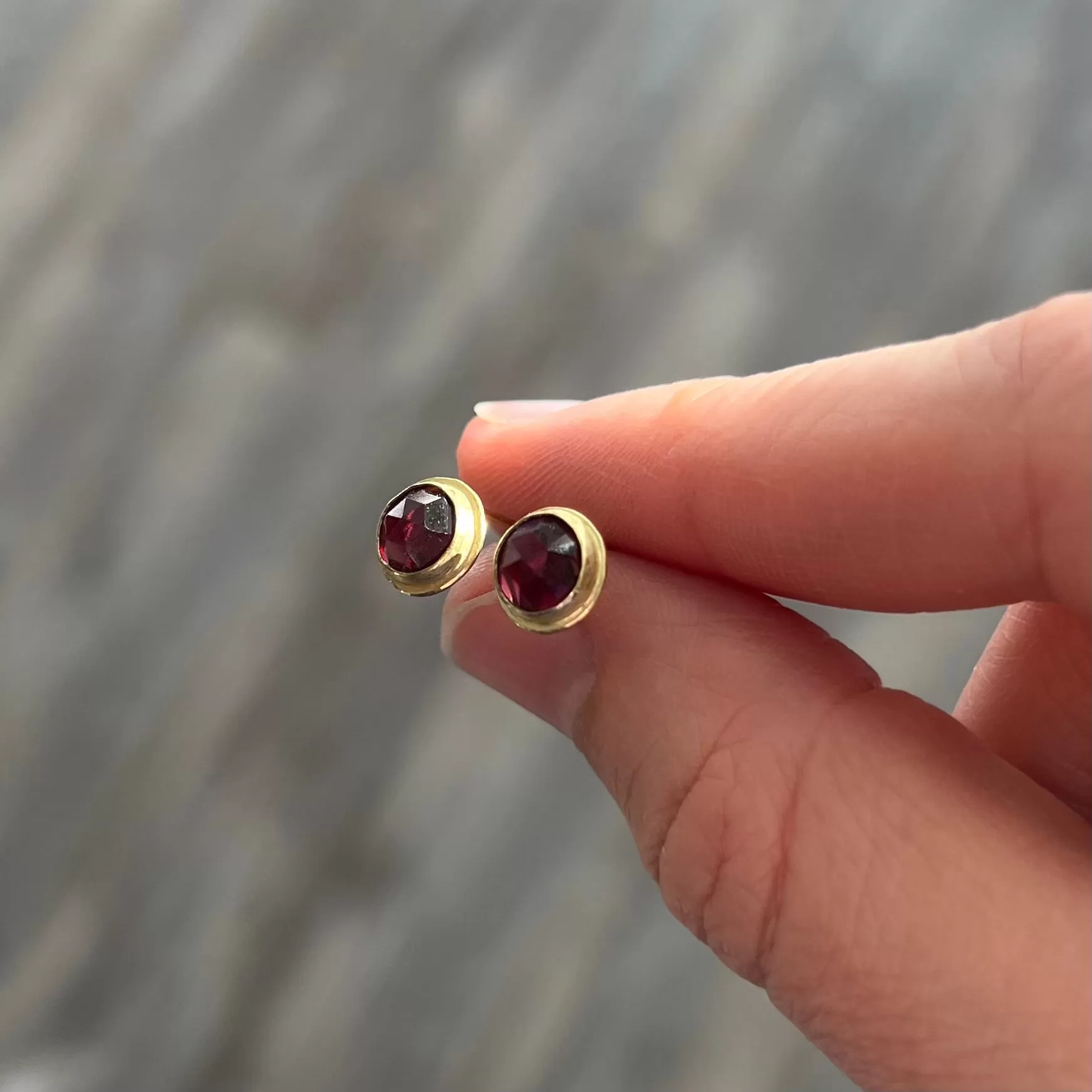 Medium garnet studs