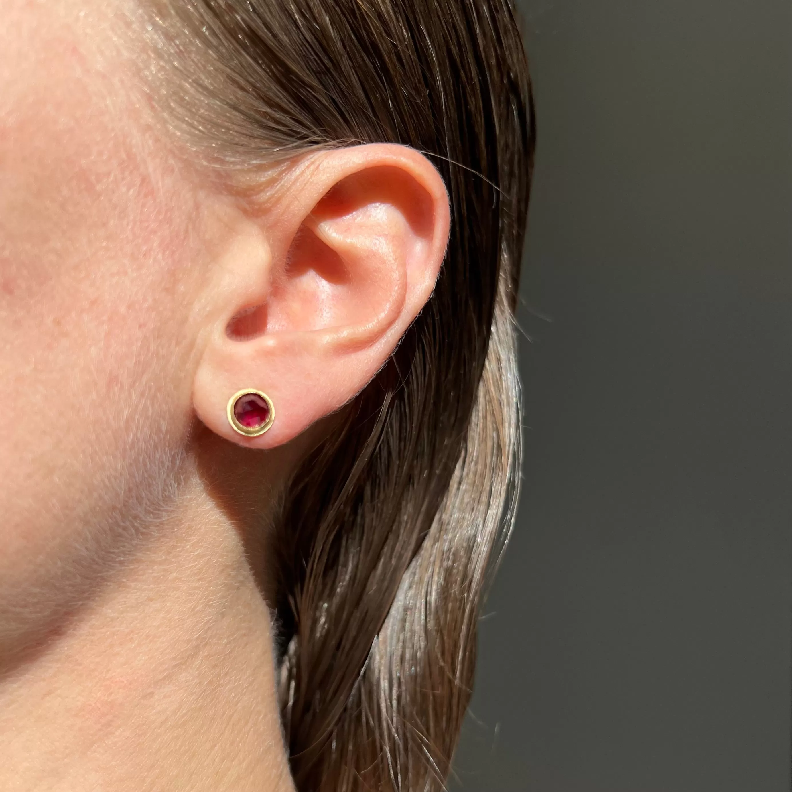 Medium garnet studs