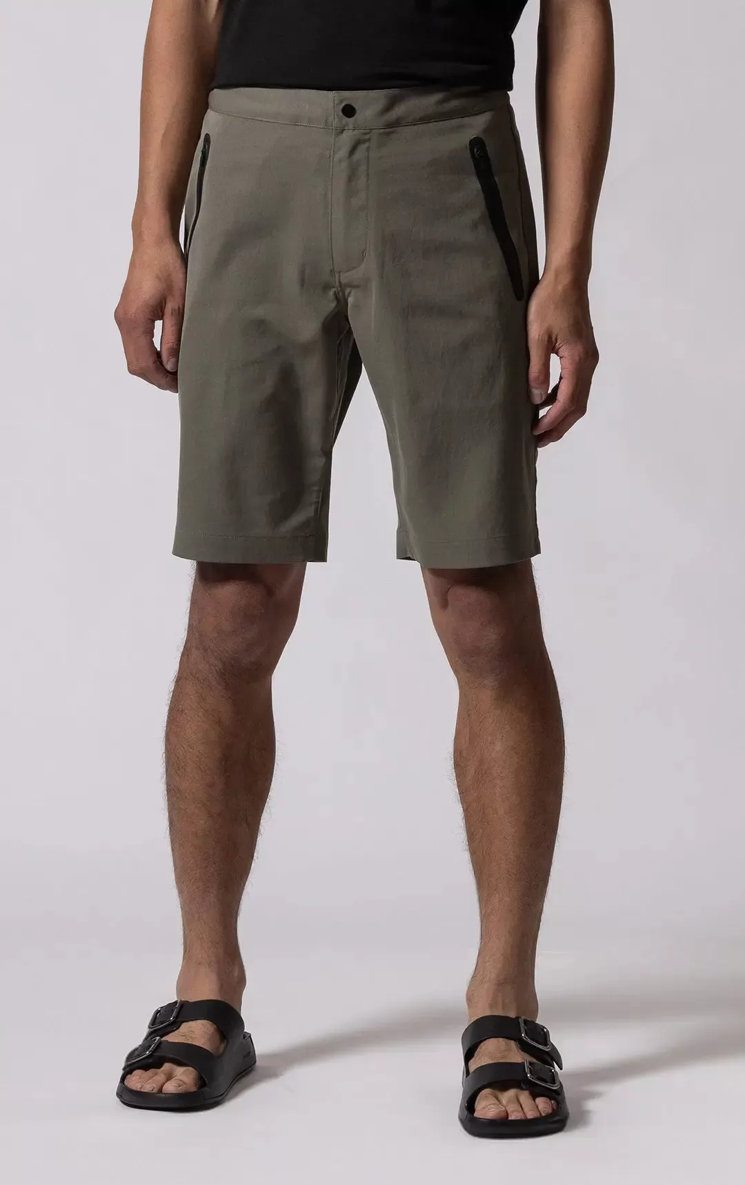 PERFORMANCE TWILL SHORT