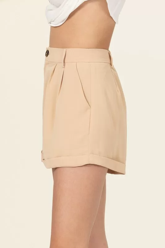 PLEATED CUFF HEM SHORTS